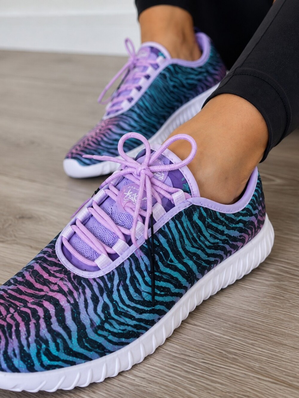 NWT SOUTHERN FRIED CHICS GLITTER OMBRE ZEBRA SHOES SZ 9